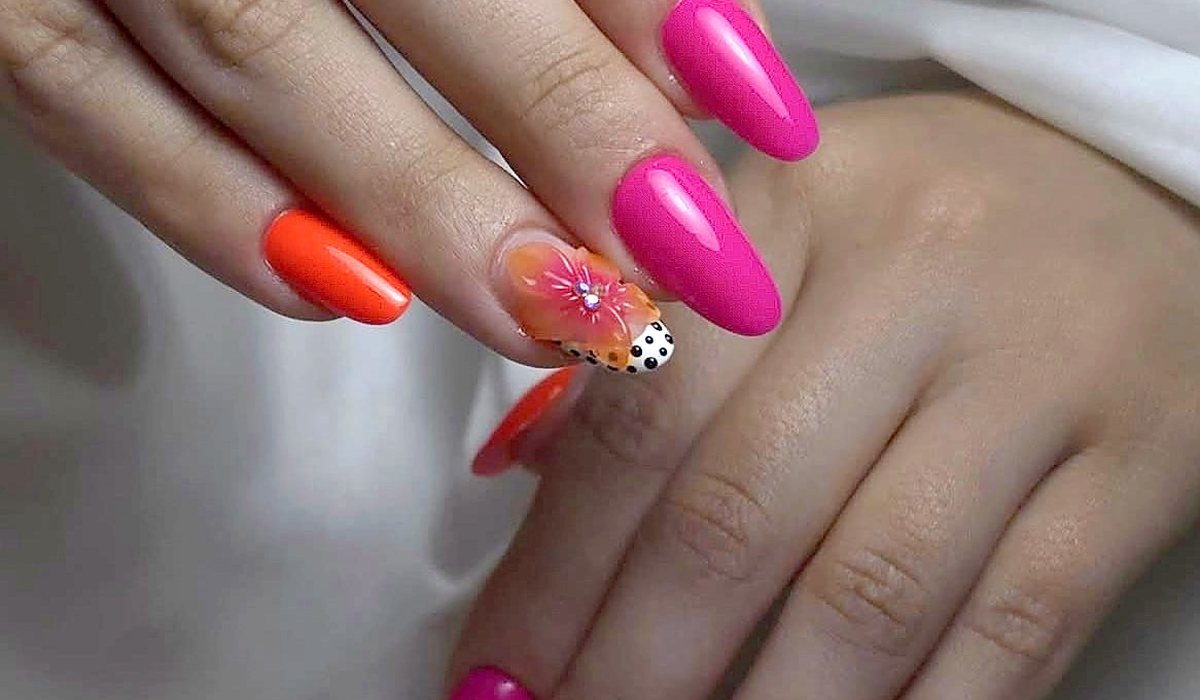 Pink und Orange mit 3D-Blume und Punkten